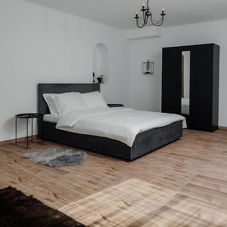 Scandinavia Residence เปียตราเนียมซ์ ภายนอก รูปภาพ